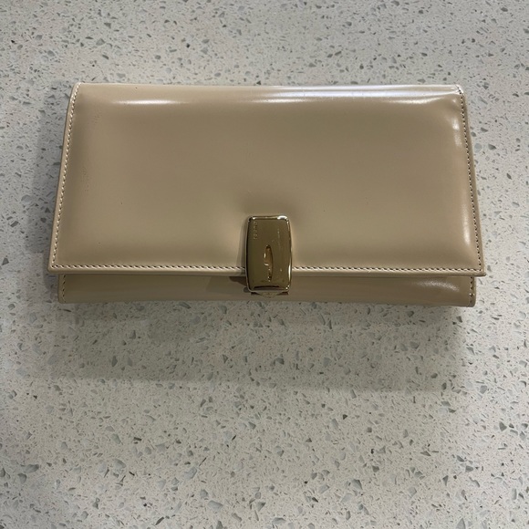 Gucci Wallet Like New (EUC) - Picture 12 of 15